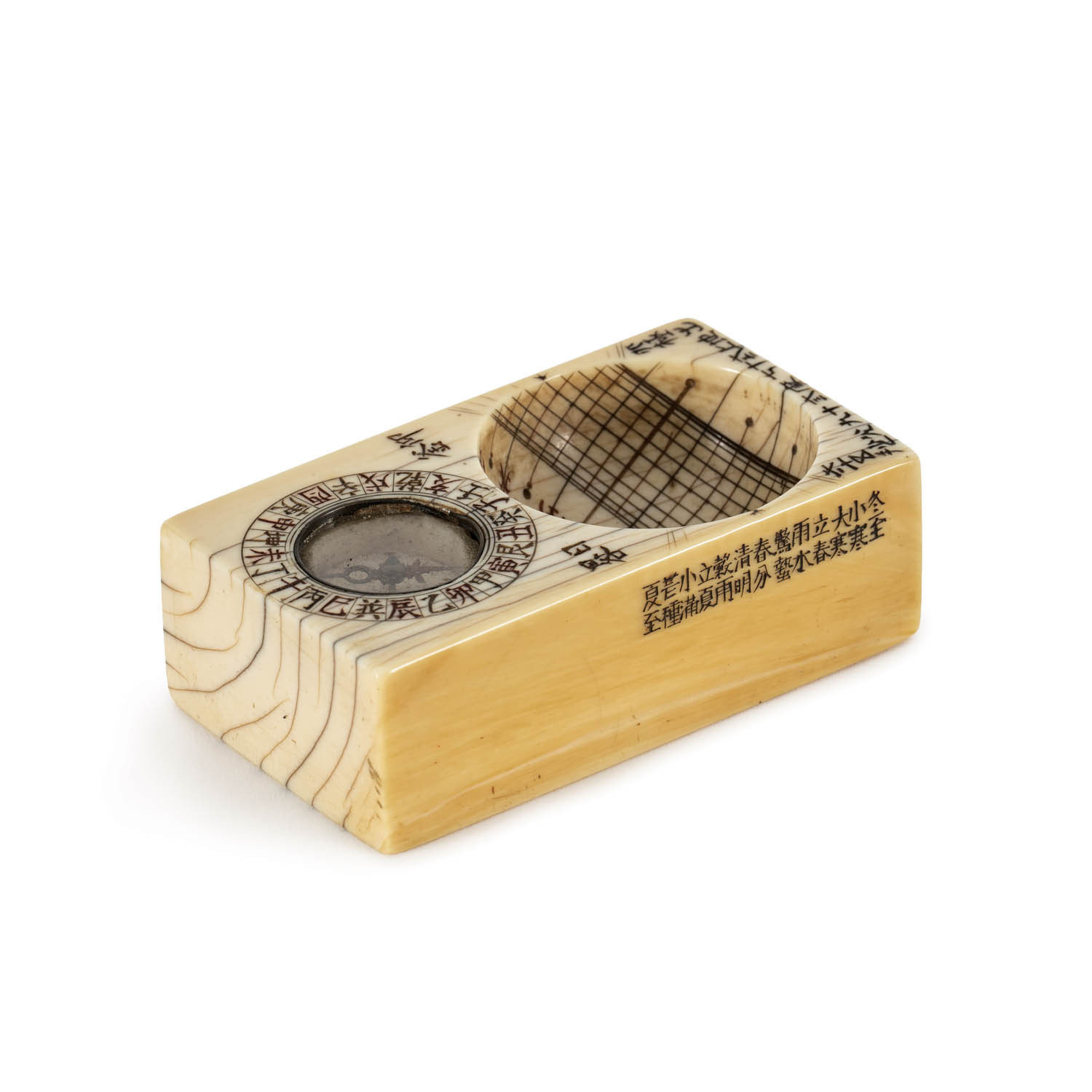 강홍 姜泓 Kang Hong ? - ? 휴대용 앙부일구 Portable Hemispherical Sundial 상아 7×3.5×2.5(h)cm | 1870 (5000만~1억 원) (케이옥션 제공)