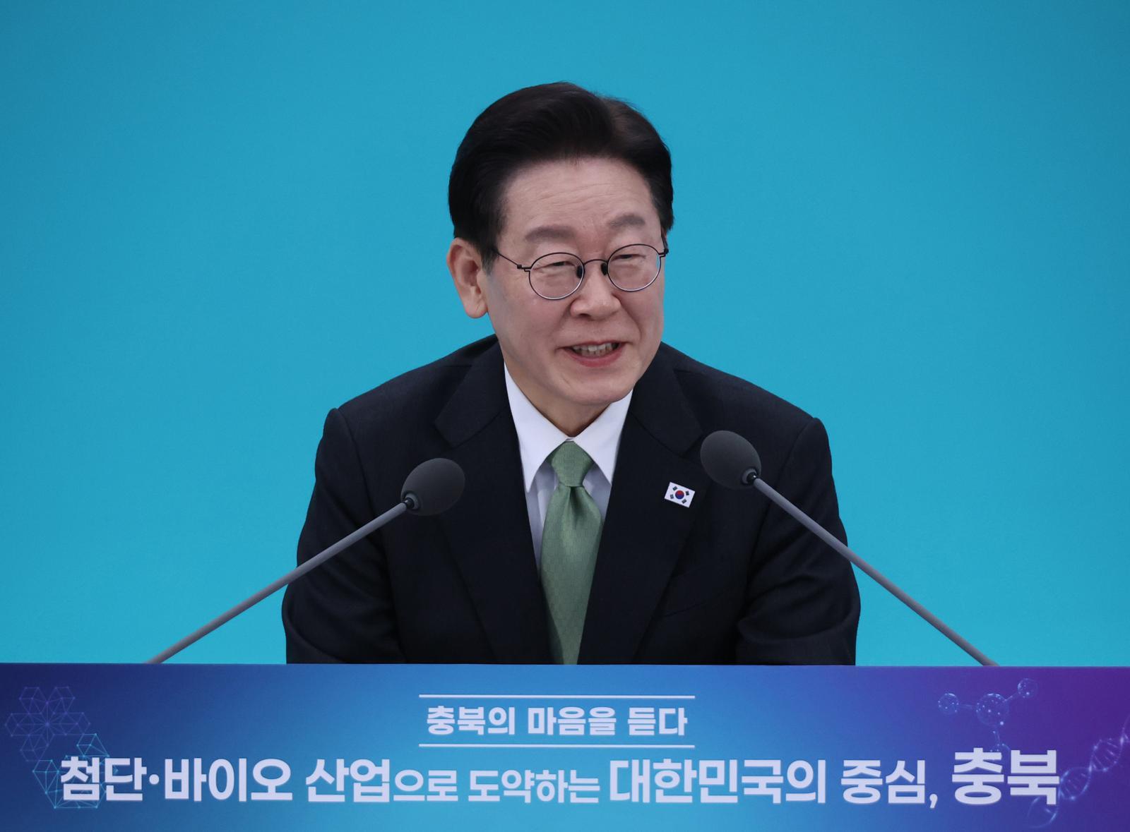 이재명 대통령이 13일 청주 오스코에서 열린 ’충북의 마음을 듣다’ 타운홀미팅 간담회에서 발언을 하고 있다. 2026.3.13 ⓒ 뉴스1