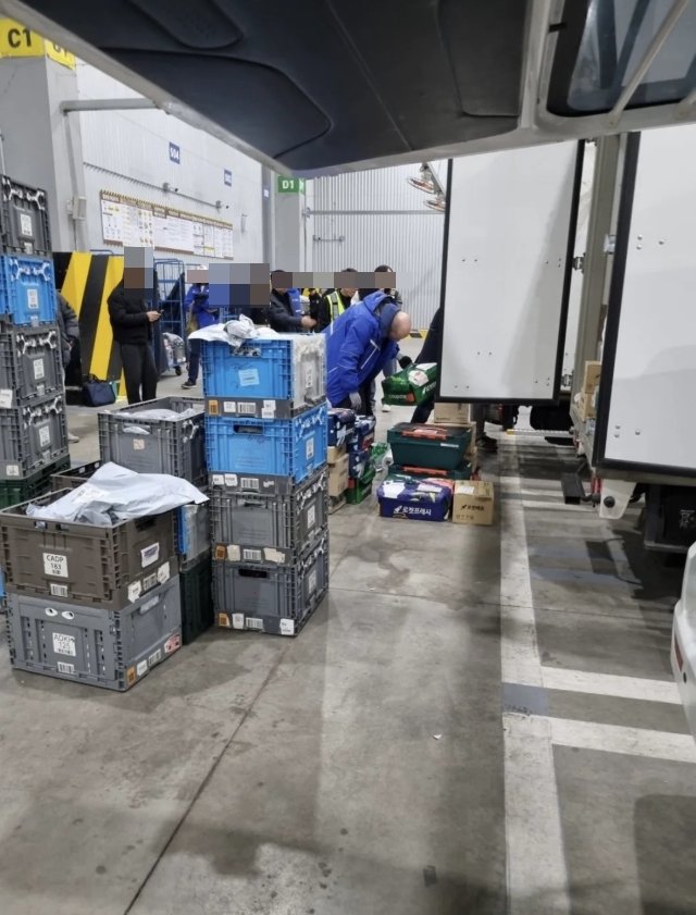 해롤드 로저스 한국쿠팡 임시대표가 쿠팡 새벽배송 현장 점검을 하는 모습. 커뮤니티 게시판