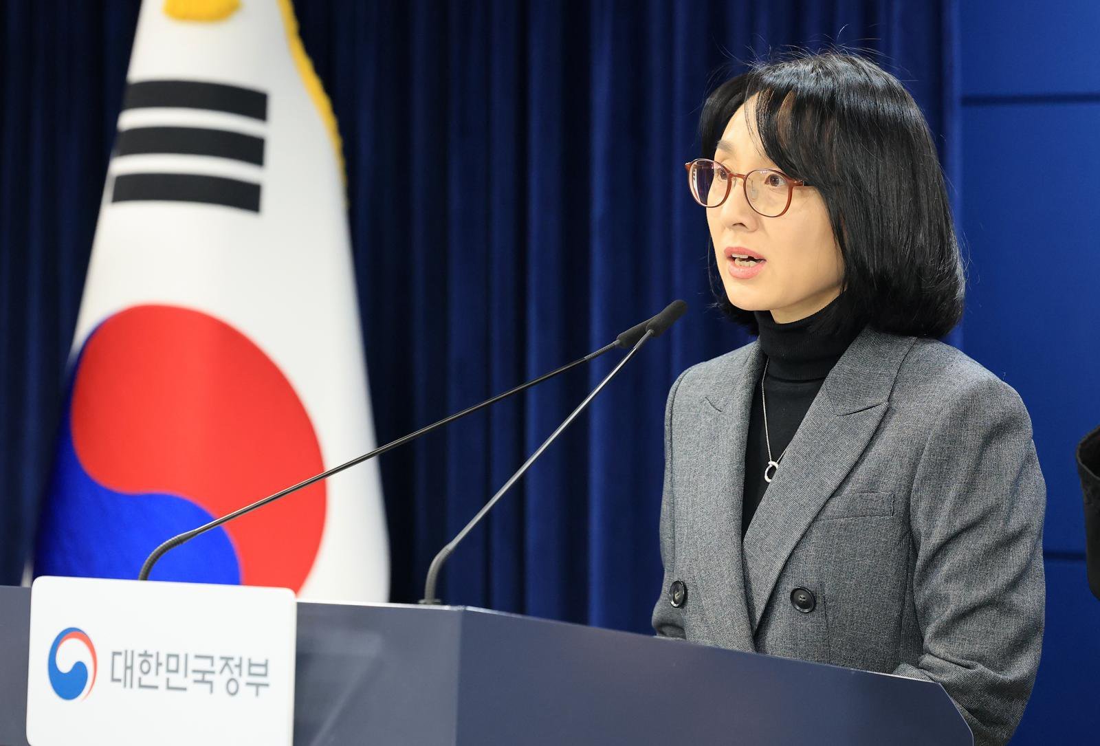 의정 갈등 속 공공 의료 인력 감소 뉴스기사 썸네일