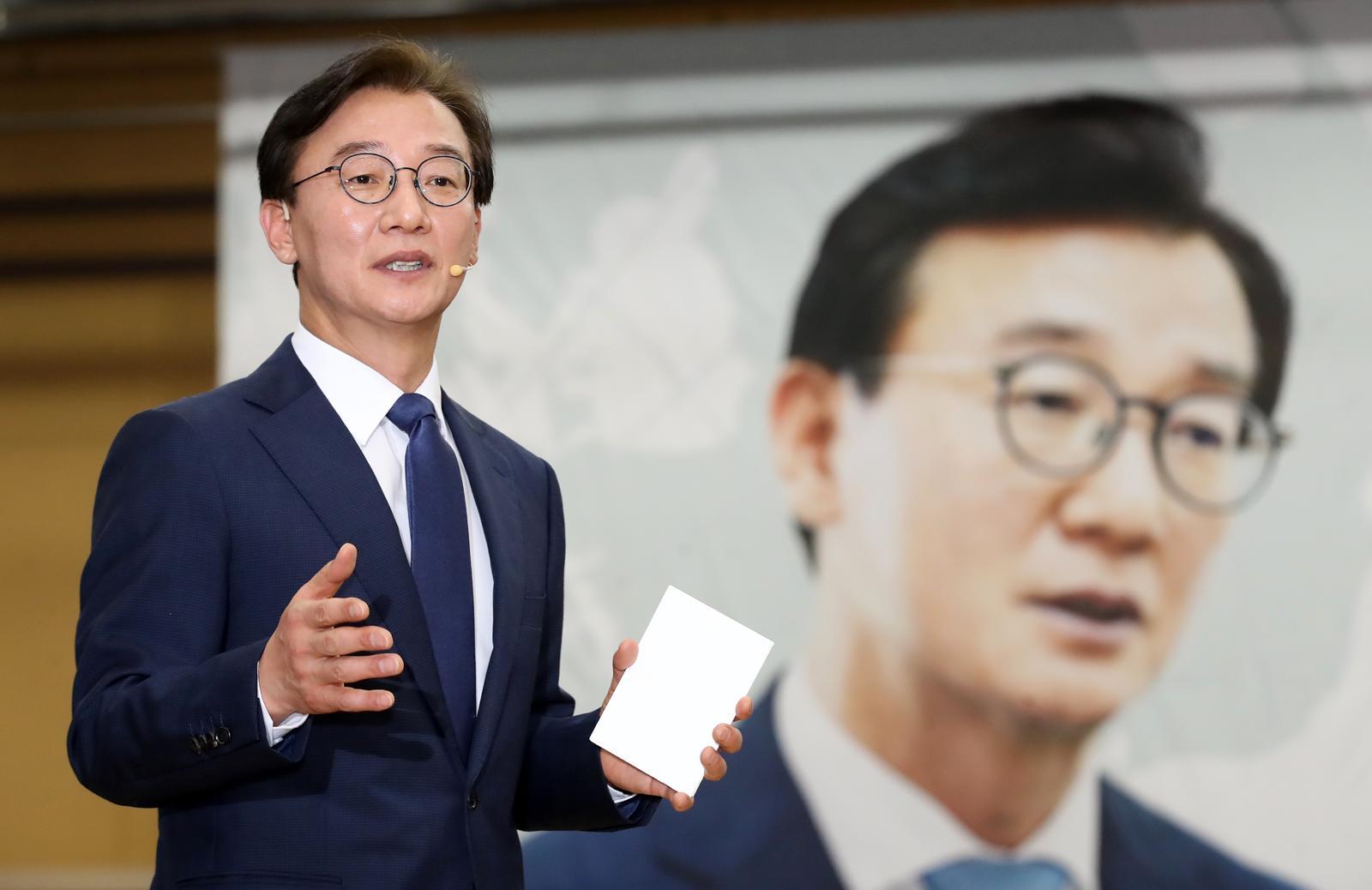전재수 더불어민주당 의원이 2일 오후 부산 동구 부산항국제전시컨벤션센터에서 열린 ‘전재수, 북극항로를 열다 부산의 미래를 열다’ 출판기념회에서 발언하고 있다. 2026.3.2 뉴스1