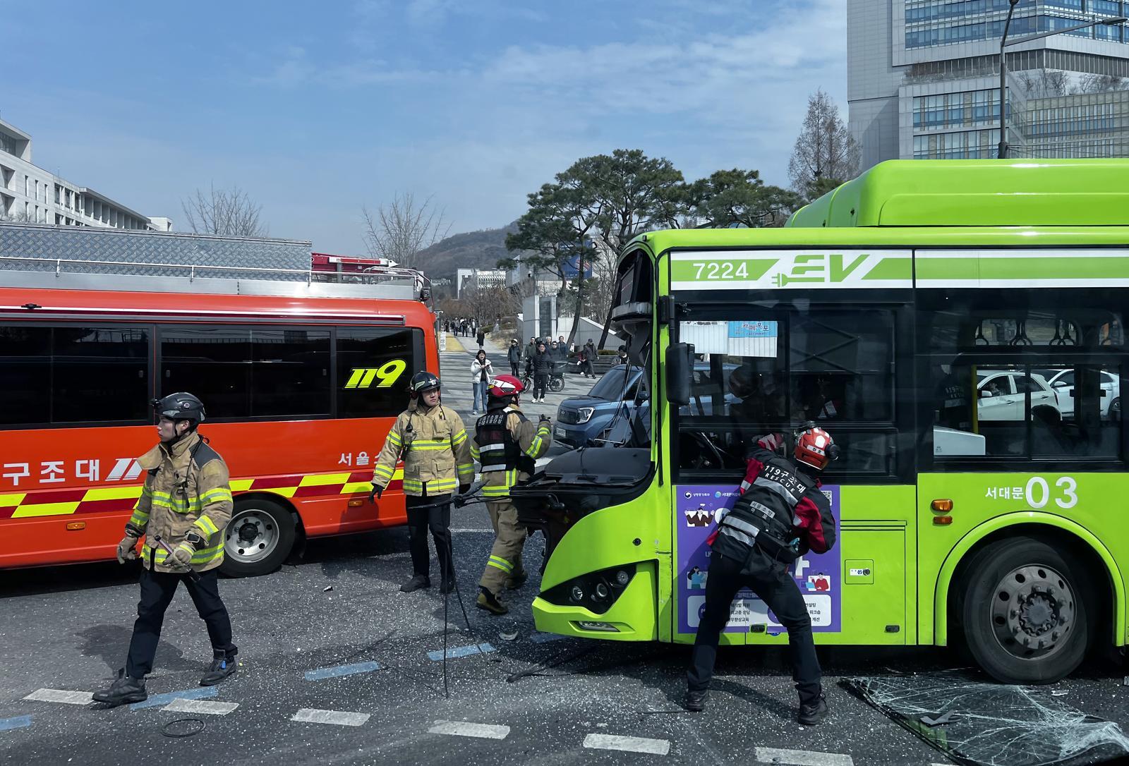 서울 서대문구 버스 충돌 사고 현장