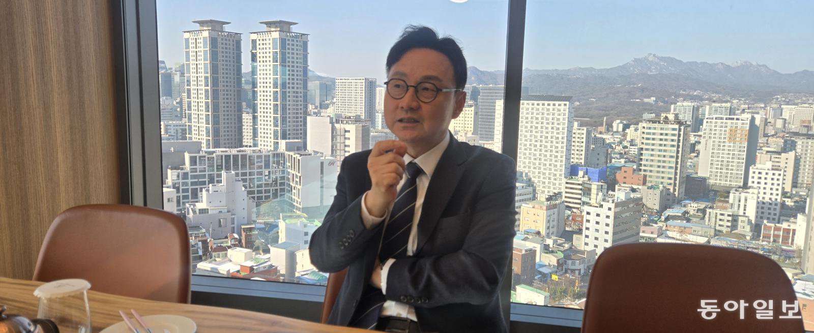 조정욱 앰배서더 서울 풀만 대표는 호텔 경영의 핵심인 ‘디테일’을 완성하려면 빠르게 실행과 수정을 반복하는 ‘진화적 완벽주의’를 시도해야 한다고 강조했다. 백상경 기자 baek@donga.com