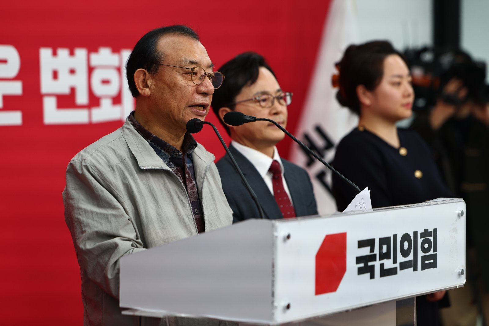 이정현 국민의힘 공천관리위원장이 12일 서울 여의도 중앙당사에서 “경북지사 후보 선출 위해 2단계 압축경선을 도입한다”고 밝히고 있다. 2026.03.12. [서울=뉴시스]