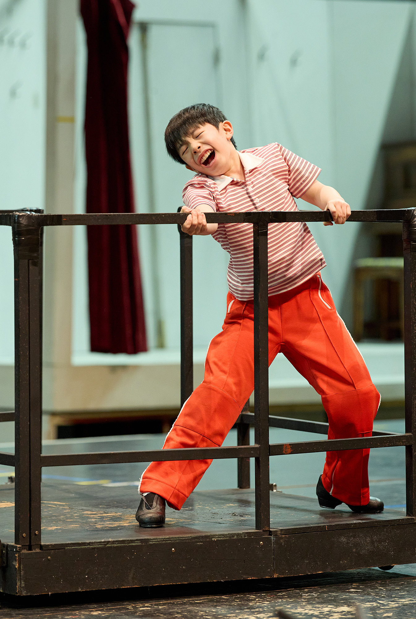 뮤지컬 ‘빌리 엘리어트’의 주인공으로 캐스팅된 10세 배우 조윤우의 ‘Angry Dance’ 장면 시연. 신시컴퍼니 제공