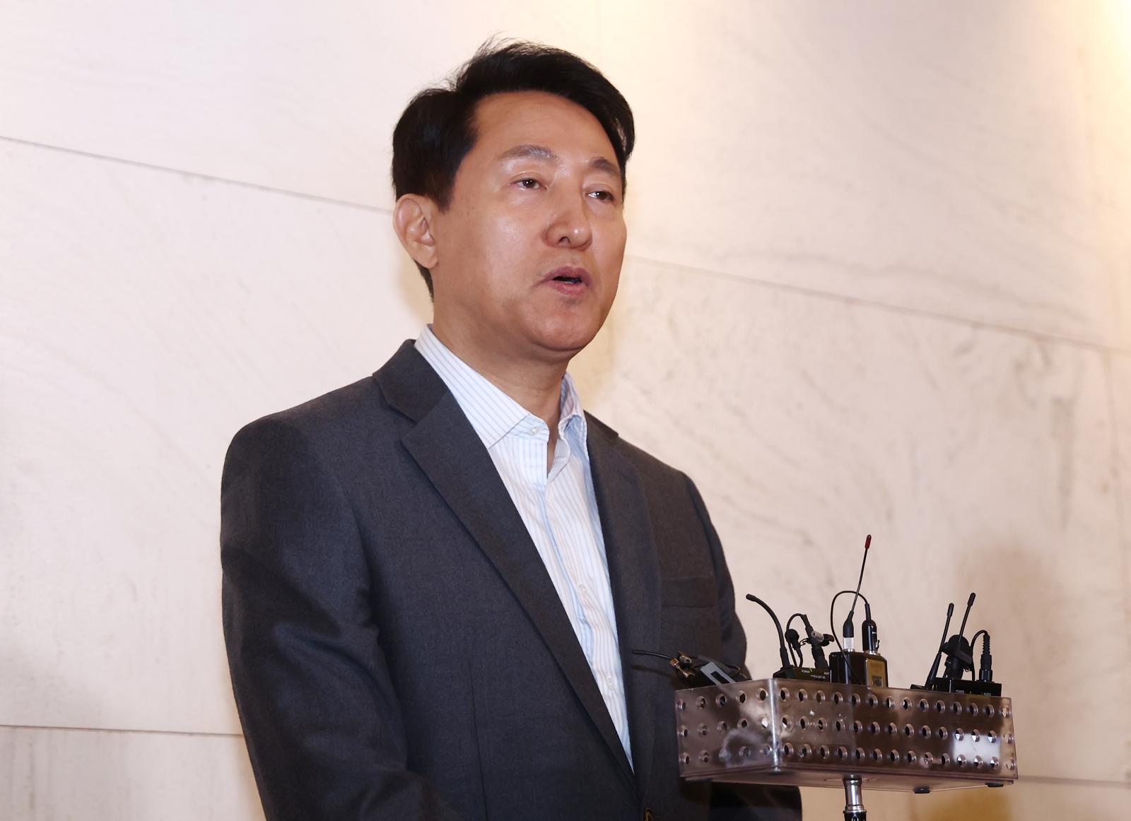 오세훈 서울시장이 12일 오후 서울 중구 더 플라자 호텔에서 열린 2026 하이서울기업지원 사업 관련 특별강의를 마친 뒤 가진 백브리핑에서 국민의힘 6·3 지방선거 후보 등록 관련 발언을 하고 있다. 2026.3.12 뉴스1