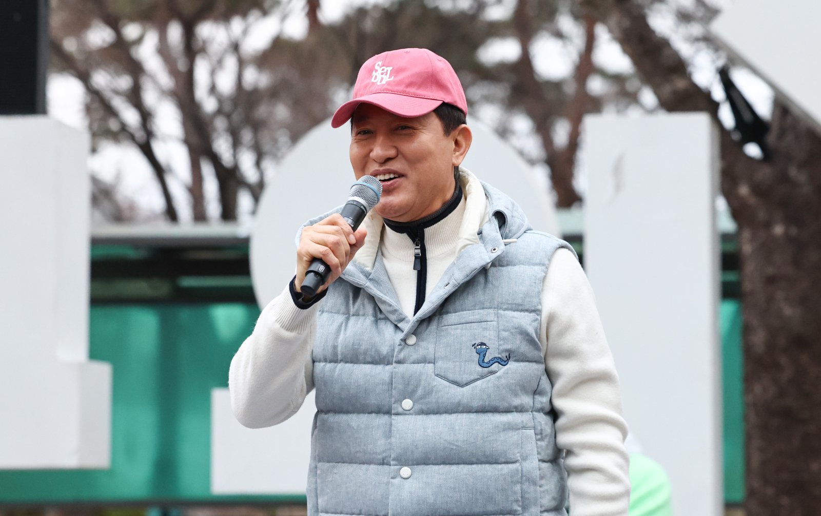 오세훈 서울시장이 14일 오전 서울 영등포구 여의도공원 일대에서 열린 ‘쉬엄쉬엄 모닝’에서 인사말을 하고 있다. ‘쉬엄쉬엄 모닝’은 도심 도로 공간을 시민에게 개방하는 서울형 생활체육 프로그램으로 이날 처음으로 개최됐다. 2026.3.14 ⓒ 뉴스1