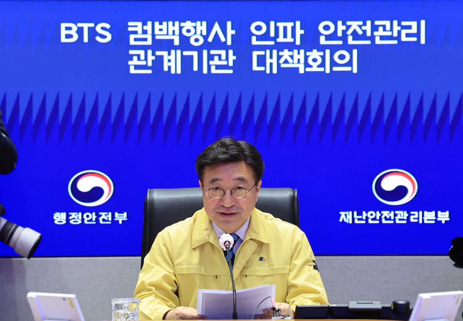 윤호중 행정안전부 장관이 11일 서울 종로구 정부서울청사 서울상황센터에서 열린 방탄소년단(BTS) 컴백 행사 인파 안전관리 관계기관 대책회의에서 모두발언을 하고 있다. 2026.3.11 ⓒ 뉴스1