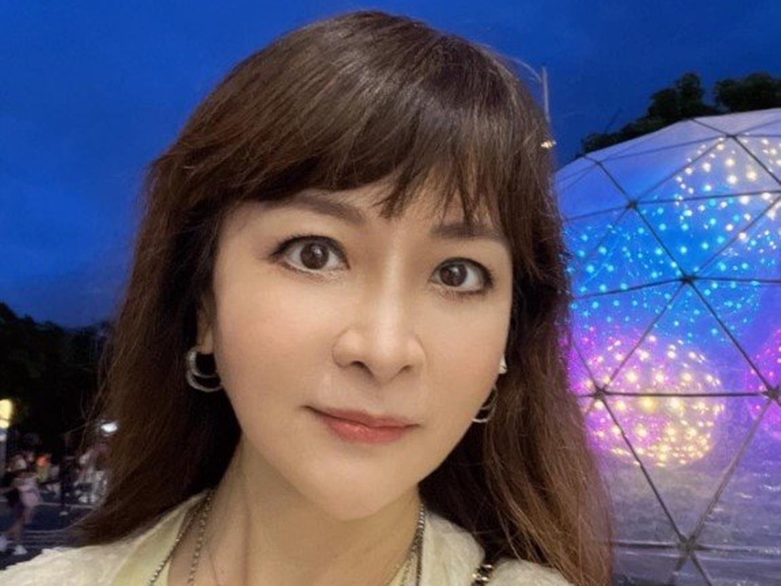 대만 배우 장핑이 남편의 외도 상대가 자신의 친어머니였다는 사실과 함께 20년 동안 가족과 단절된 채 살아온 아픔을 폭로했다. 뉴시스