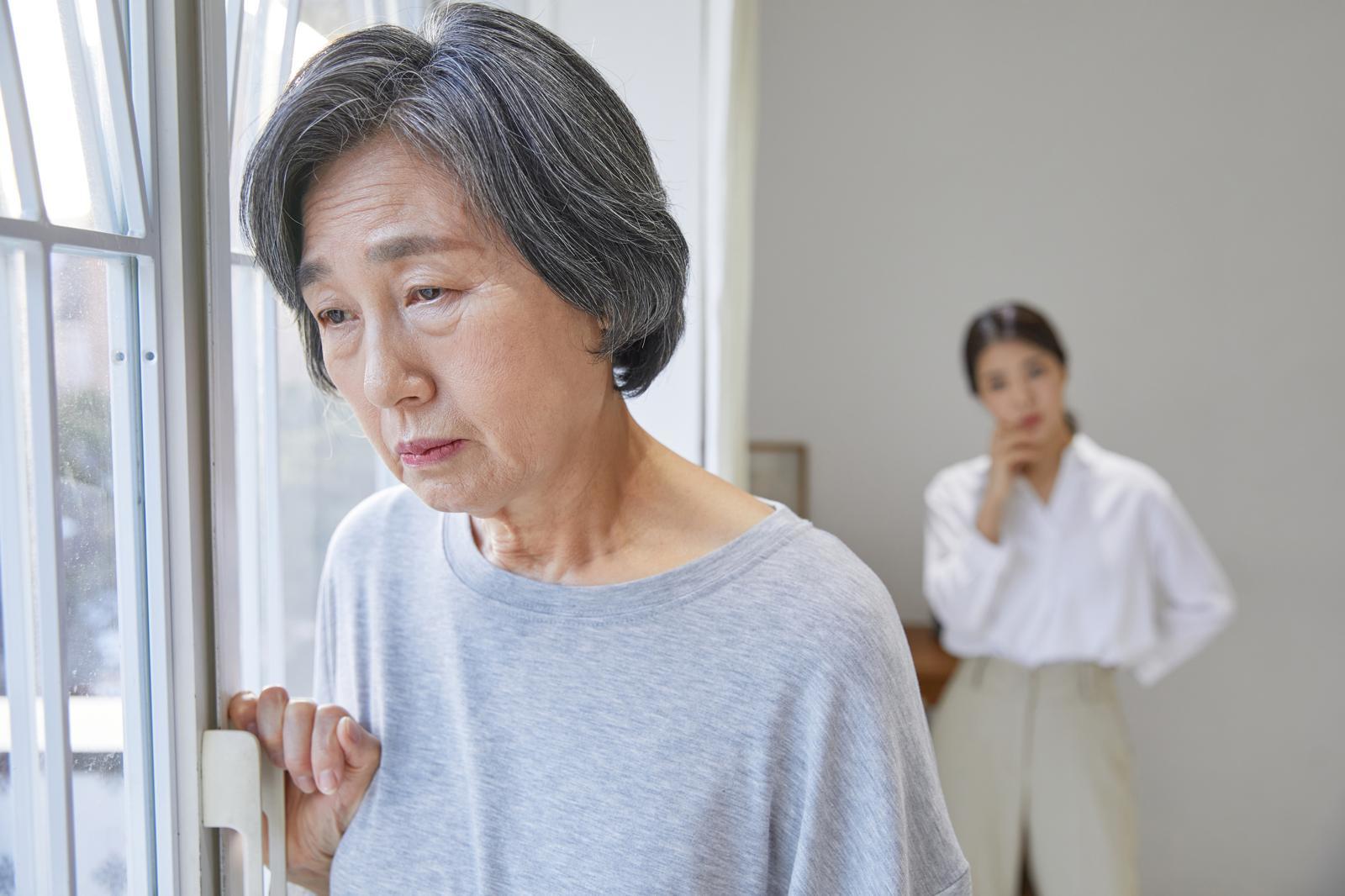 준비되지 않은 노년의 기억·인지력 저하는 본인의 의지와 상관없이 자녀의 미래를 송두리째 앗아가는 시한폭탄이 된다. 포스파티딜세린을 충분히 보충해주면 노화된 세포막을 활성화하고 신경 신호 전달 체계를 복원해 뇌 기능을 정상화하는 데 도움을 줄 수 있다. 게티이미지뱅크