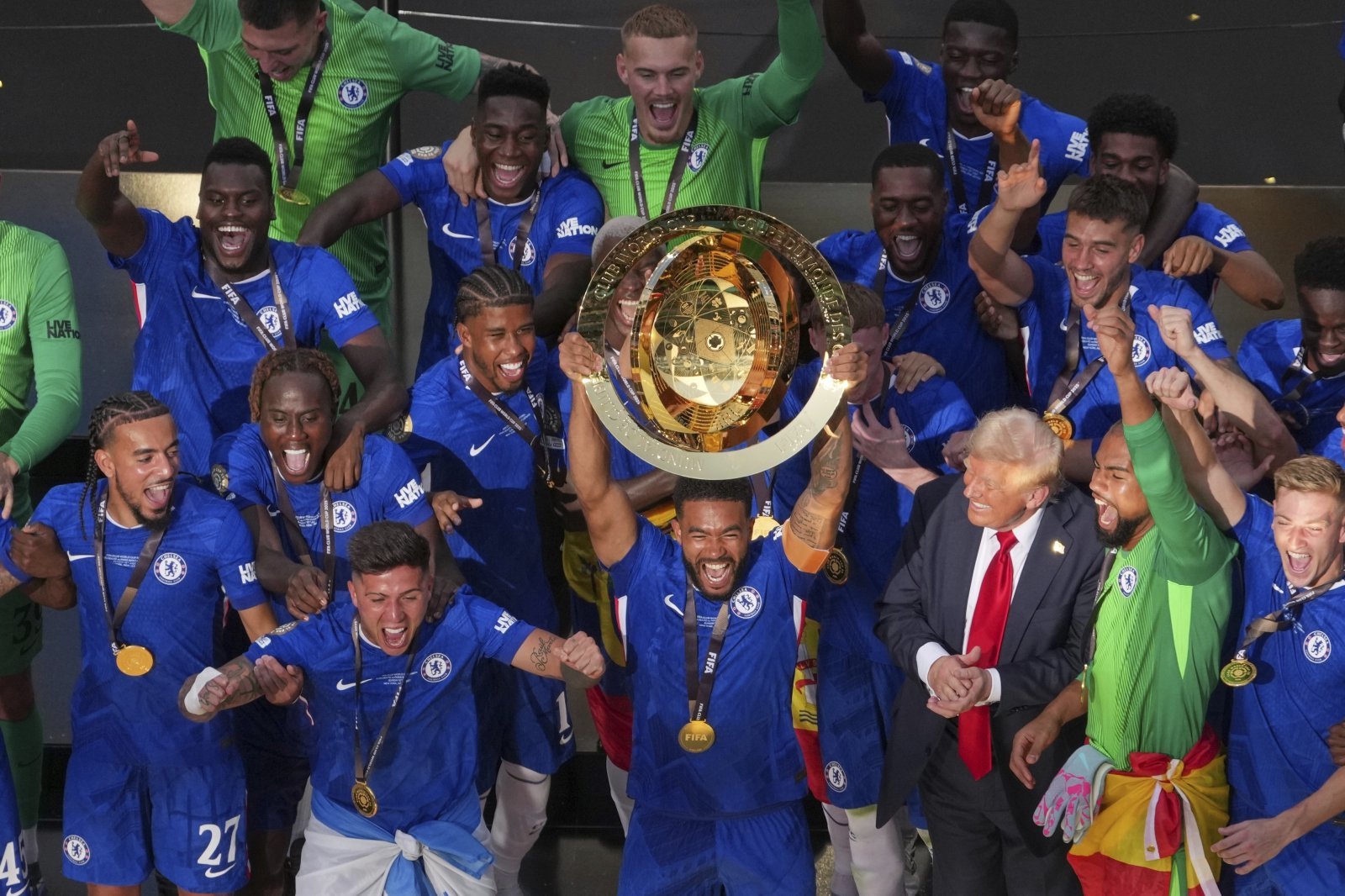 ‘뒷돈 거래’ EPL 첼시, 벌금 213억원…승점 삭감은 피해