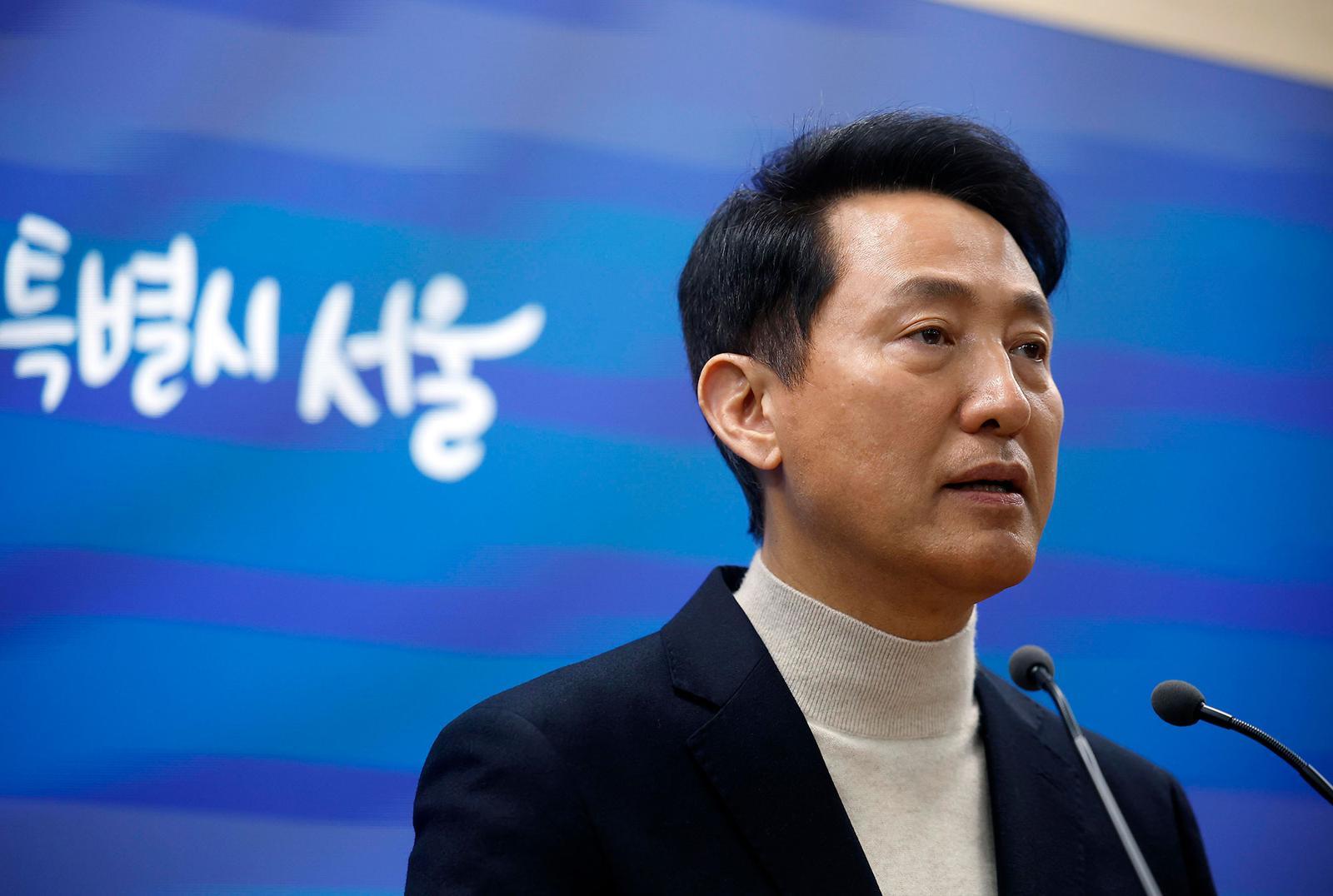 오세훈 서울시장이 17일 서울 중구 서울시청에서 공천 신청 관련 입장 발표를 하고 있다. 뉴시스