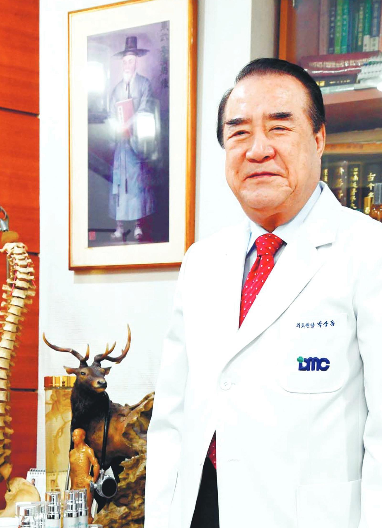 박상동 의료법인 동서한방병원 원장은 “목표를 설정하고, 그것을 성취하기 위해 열심히 살며, 매일 5000보 이상 걷는 등 규칙적으로 유산소운동을 하면 건강해진다”고 강조했다. 사진은 박상동 원장. 의료법인 동서한방병원 제공