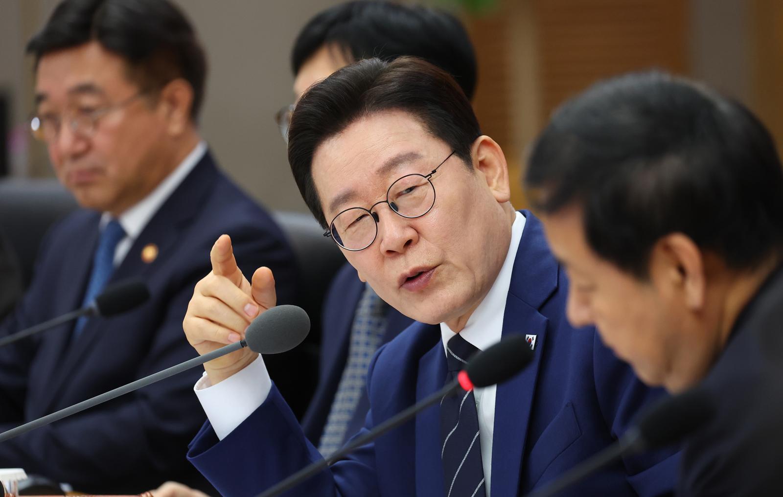 ‘소고기 회식’ 참석률 높단말에…李 “사주라고 해야겠다”