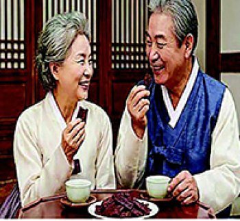 부드럽고 짜지 않은 부모님 영영간식.