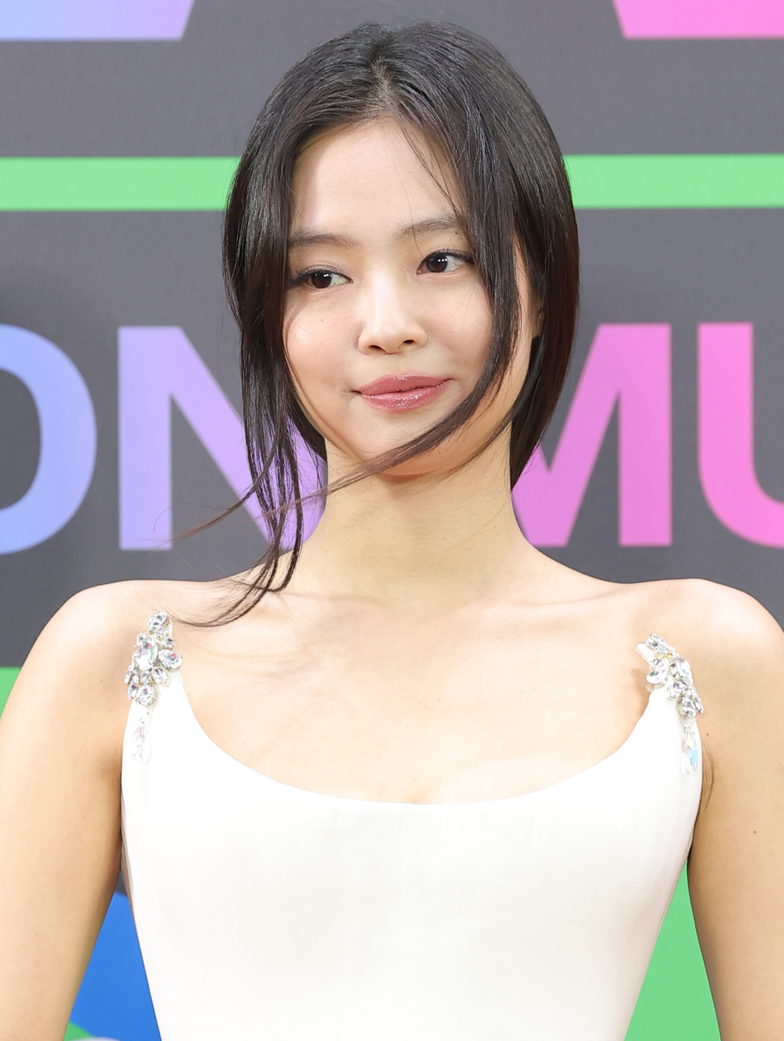 블랙핑크 제니가 20일 서울 구로구 고척스카이돔에서 열린 ‘2025 멜론뮤직어워드(MMA2025)’ 레드카펫 행사에 참석해 포즈를 하고 있다. 2025.12.20 ⓒ 뉴스1