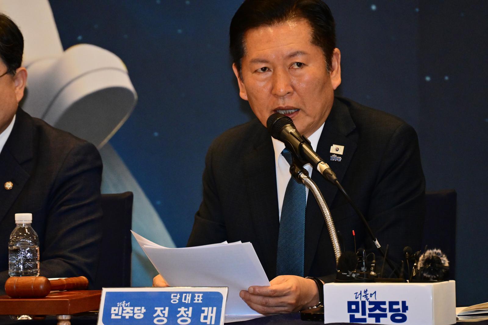 정청래 더불어민주당 대표가  18일 오후 경남 진주시 MBC 컨벤션 진주에서 열린 민생현장 최고위원회에서 발언하고 있다. 뉴시스