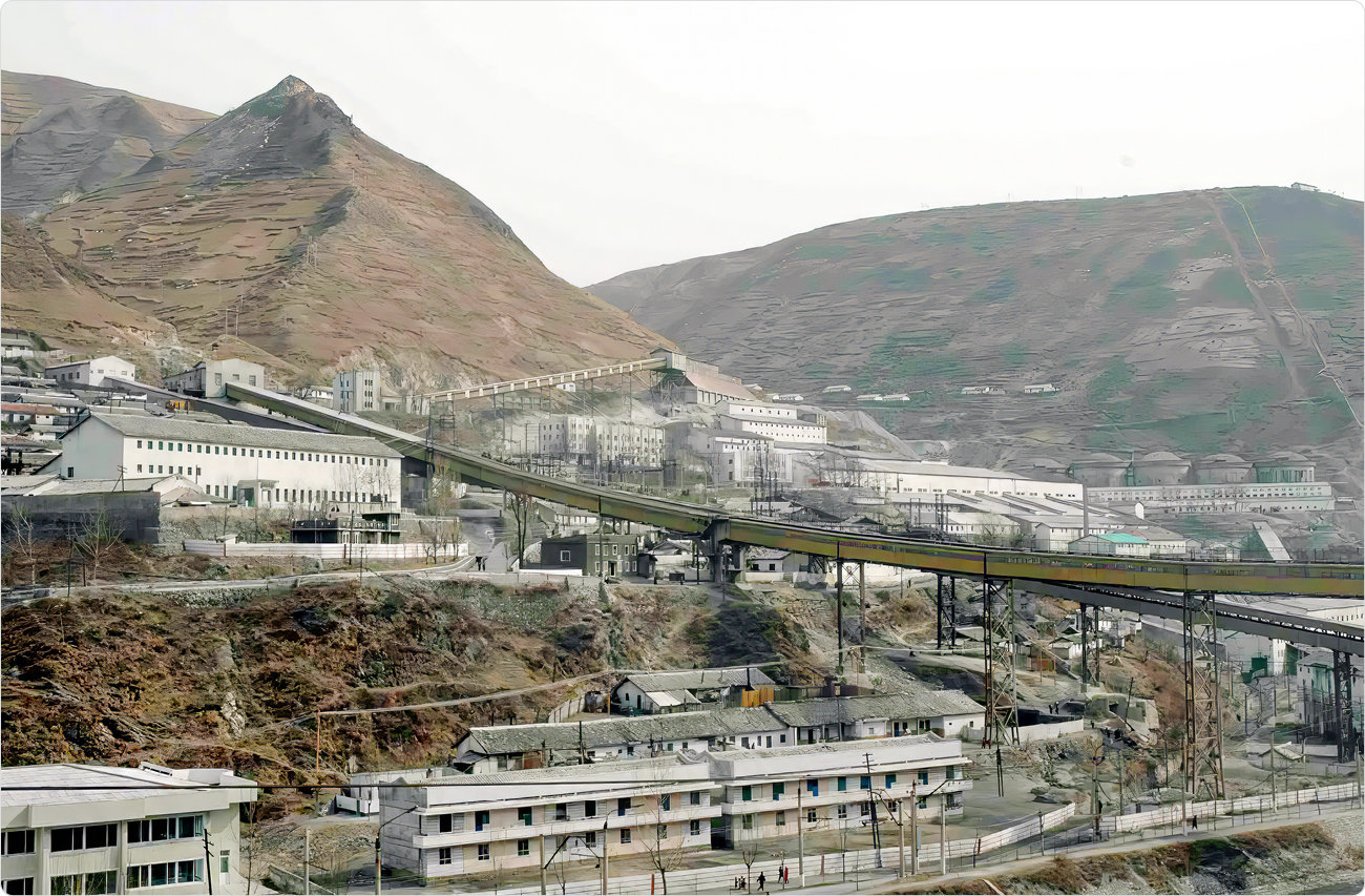 함경북도 단천시 내 검덕 광업연합기업소 일대 모습. 단천시는 북한 최대 광물 생산지로 알려져 있다. 경문협 제공