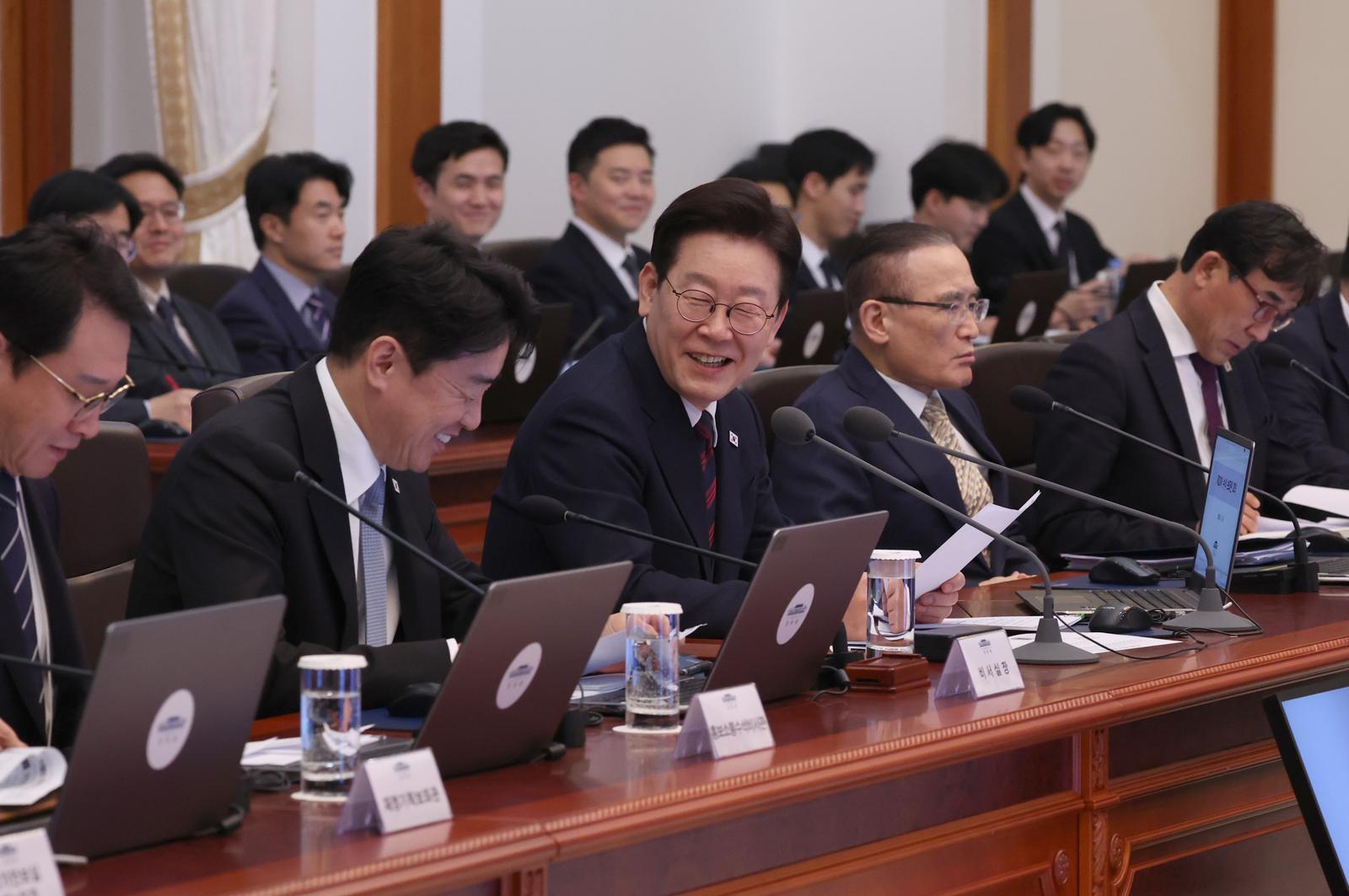 이재명 대통령이 19일 청와대 본관에서 열린 수석보좌관회의에서 모두발언을 하고 있다.2026.3.19 김재명 기자 base@donga.com
