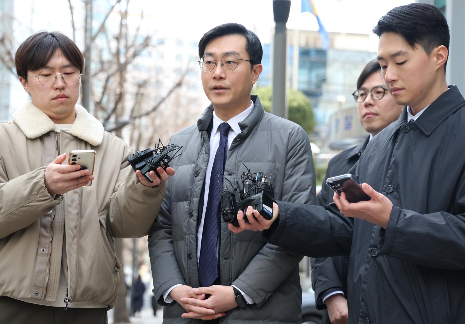 장경태 더불어민주당 국회의원이 19일 오후 서울 종로구 서울경찰청에서 열린 성추행 의혹 수사심의위에 출석하고 있다. 뉴스1