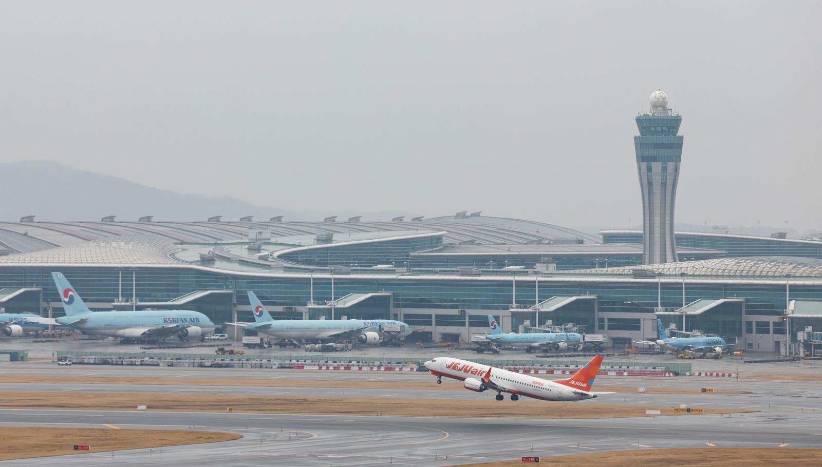 국토부, 12개 항공사 CEO와 간담회…항공 안전 강화계획 논의
