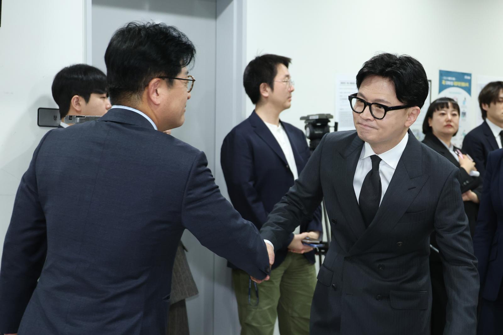 한동훈 “국힘, 법원도 눈뜨고 못 봐줄 비정상 정당 돼”