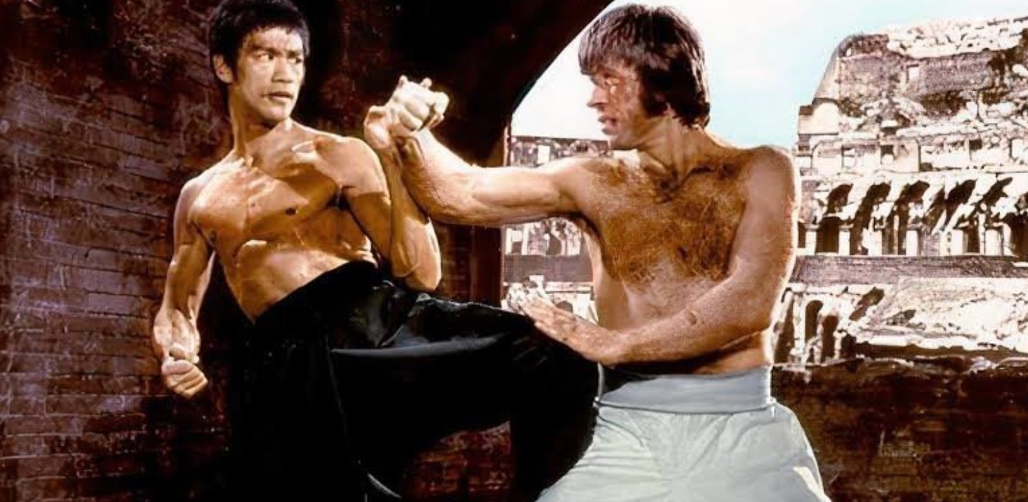 영화 속에서 대결하는 이소룡(왼쪽)과 척 노리스. X 갈무리