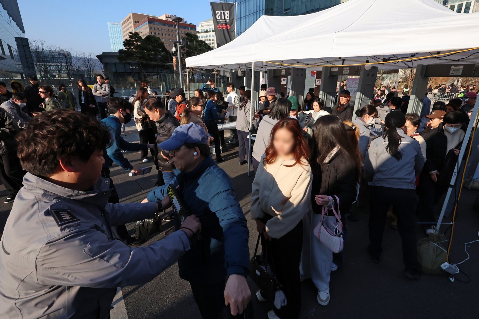 BTS 컴백 공연 관람객 입장 모습 BTS 컴백 공연 관람객 입장 모습