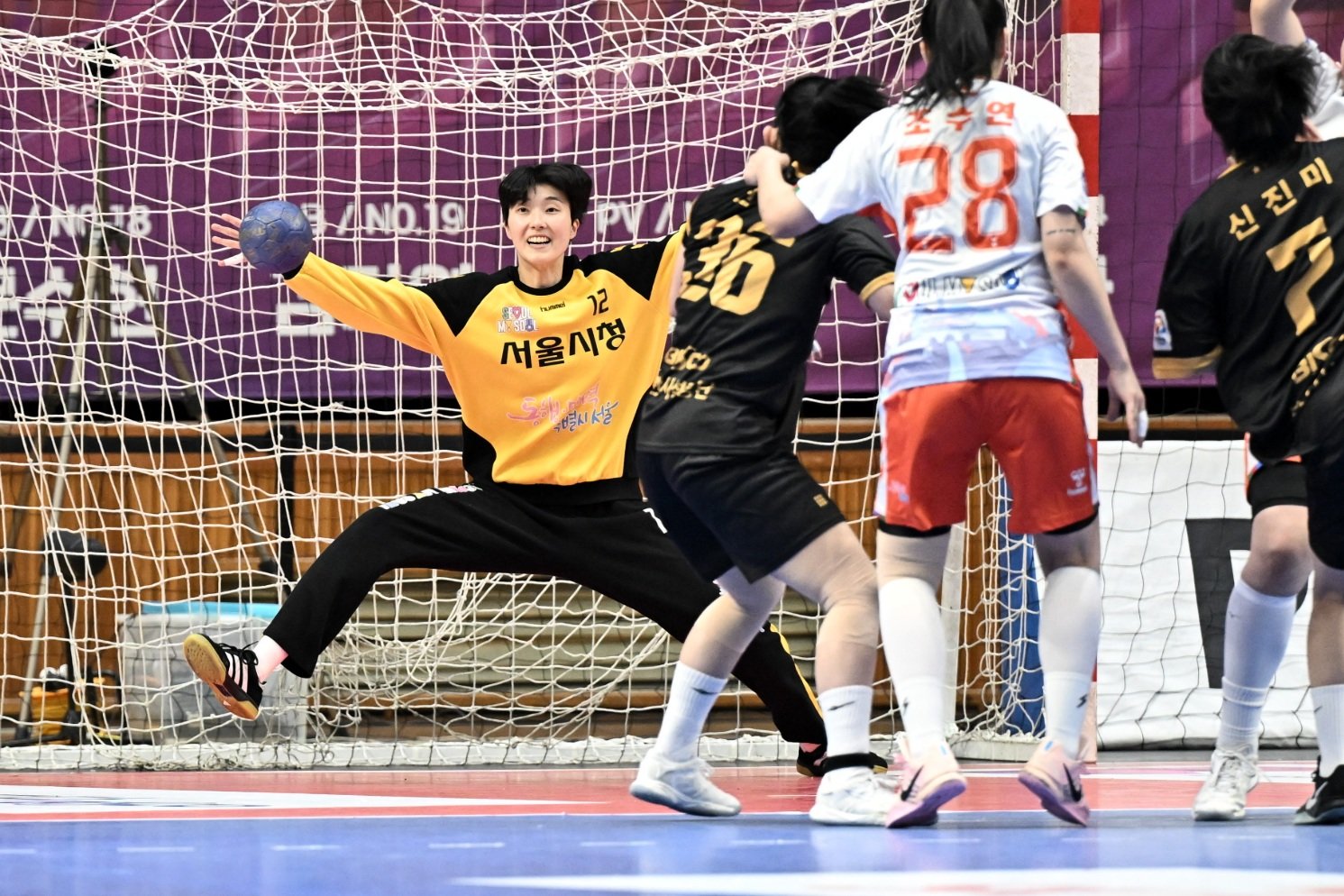 여자 핸드볼 서울시청, 2연승…남자부 충남도청도 승리
