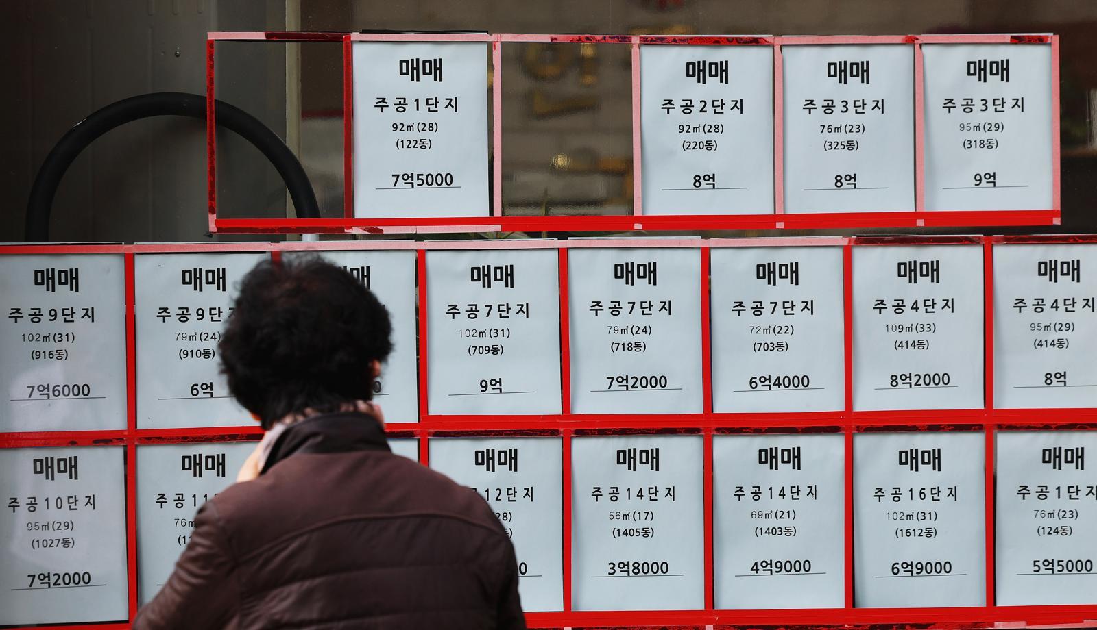 이사갈 집 못구해 눌러앉아… 올 전월세 절반이 갱신계약