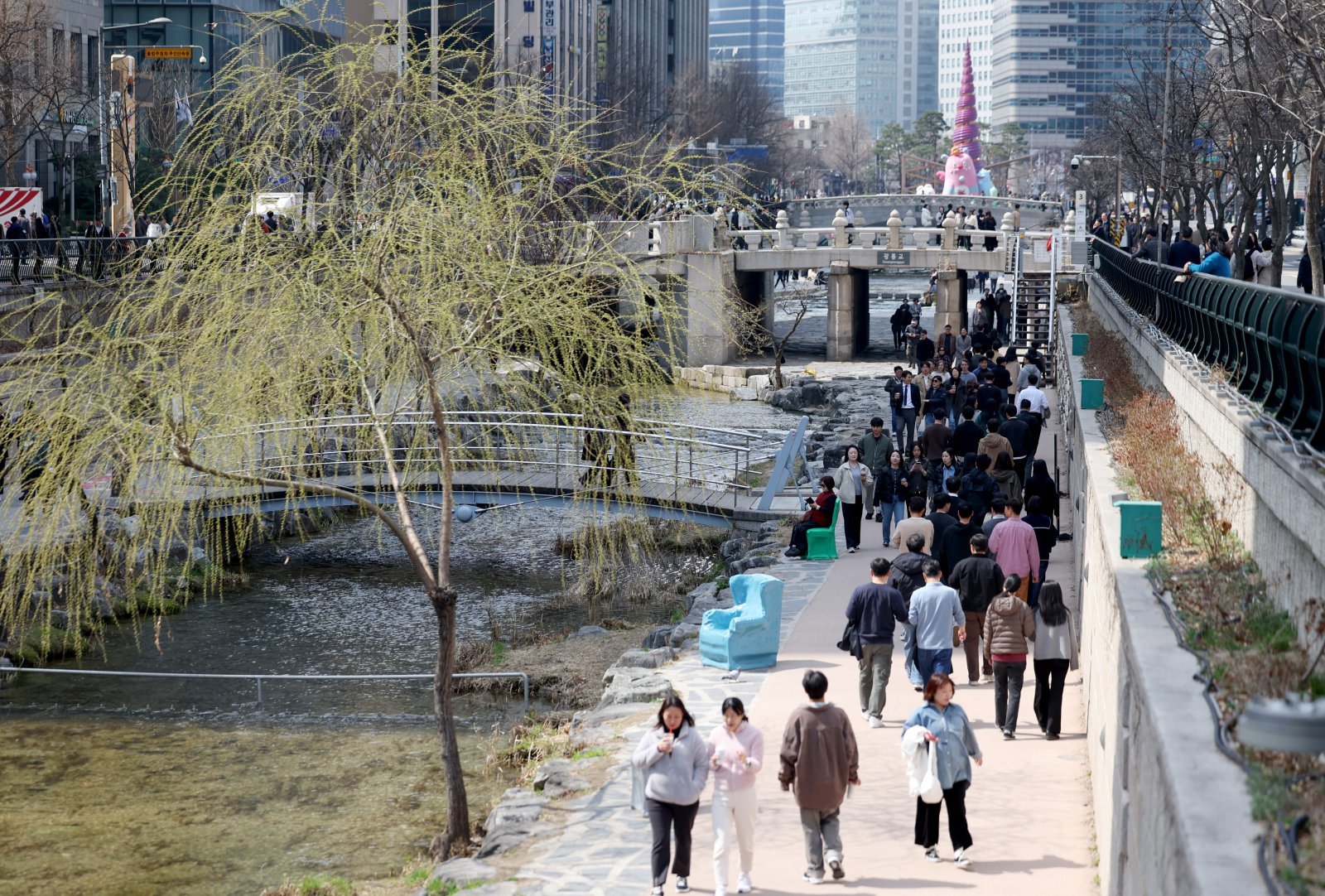 낮 최고 20도 ‘일교차 주의’…곳곳 건조·미세먼지