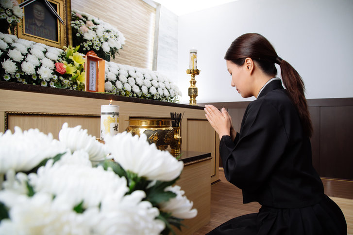 “공짜 아닌데 속았다”…3.3배 비싼 상조 결합, 절반은 모르고 사인