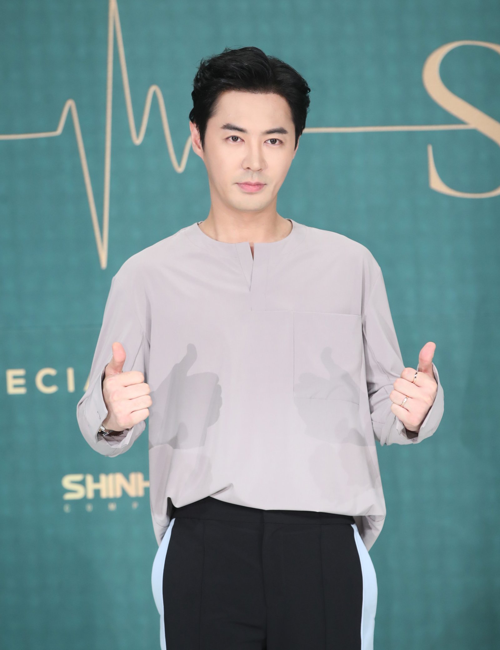 전진, 김동완 논란 속 신화 데뷔 28주년 소감…“멤버들 자리 지켜 고마워”
