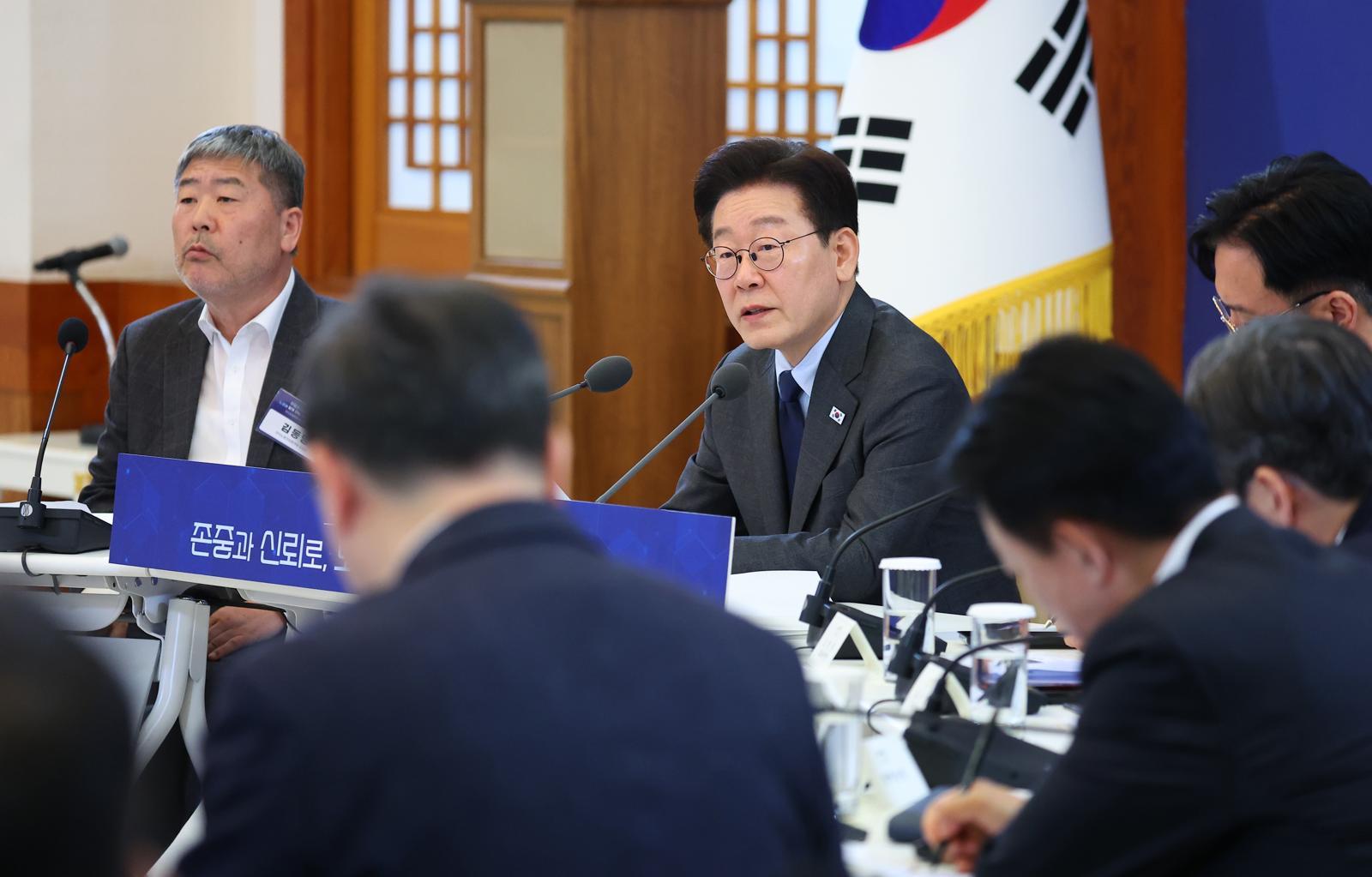 이재명 대통령이 24일 청와대에서 열린 한국노동조합총연맹 초청 간담회에서 발언하고 있다. 2026.03.24. 청와대통신사진기자단