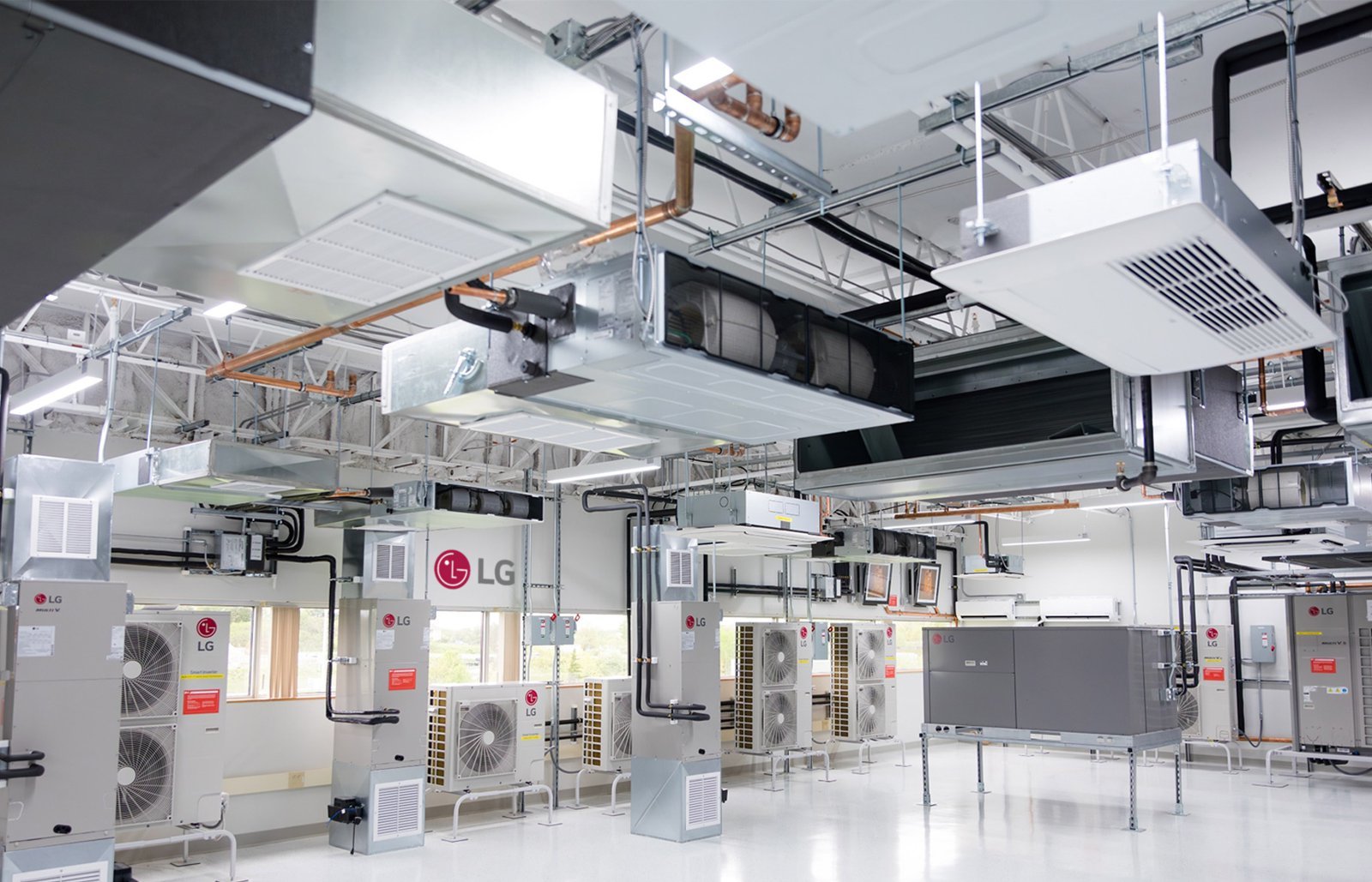 LG전자는 글로벌 지역 곳곳에 냉난방 공조 엔지니어를 양성하는 ‘LG HVAC 아카데미’를 구축하고 있다. 이를 포함한 현지 완결형 사업 구조를 앞세워 현지에 최적화된 냉난방 공조 솔루션과 서비스를 제공한다.