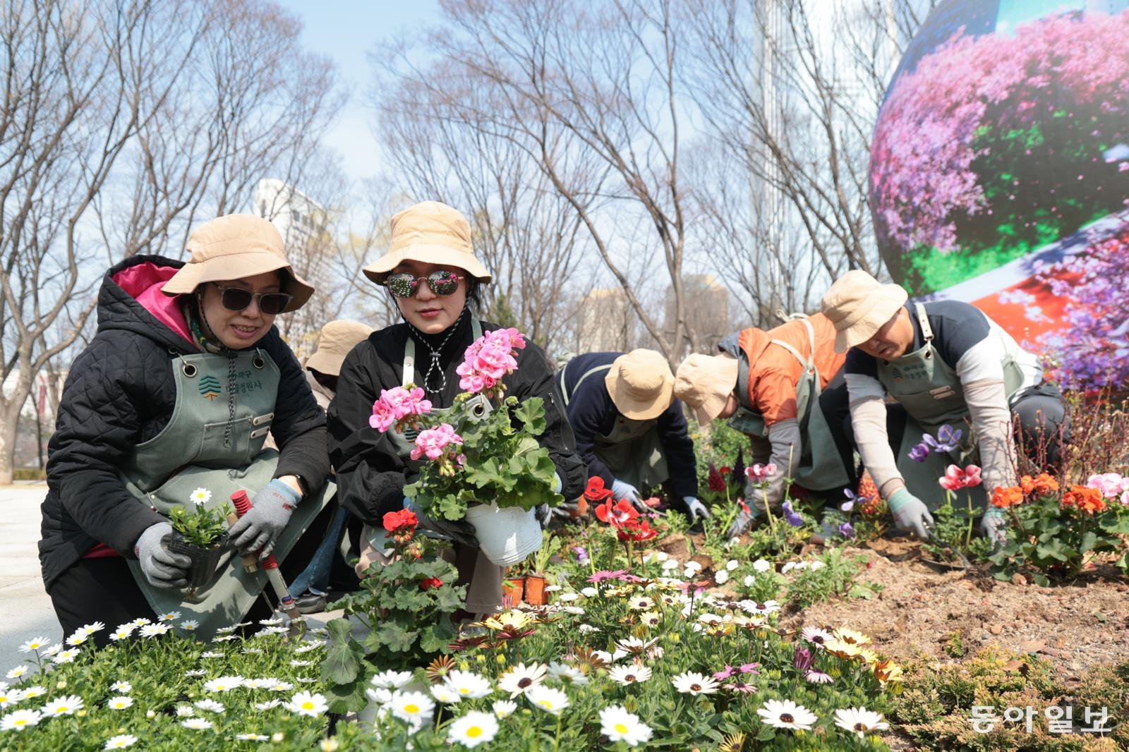 도시에 봄꽃 향기 가득 채워요