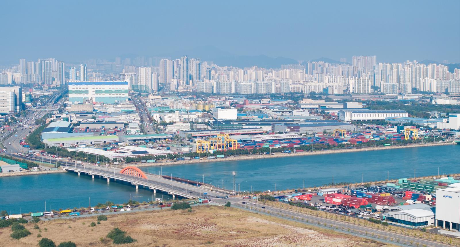 아암물류 1,2단지 전경. 인천항만공사 제공