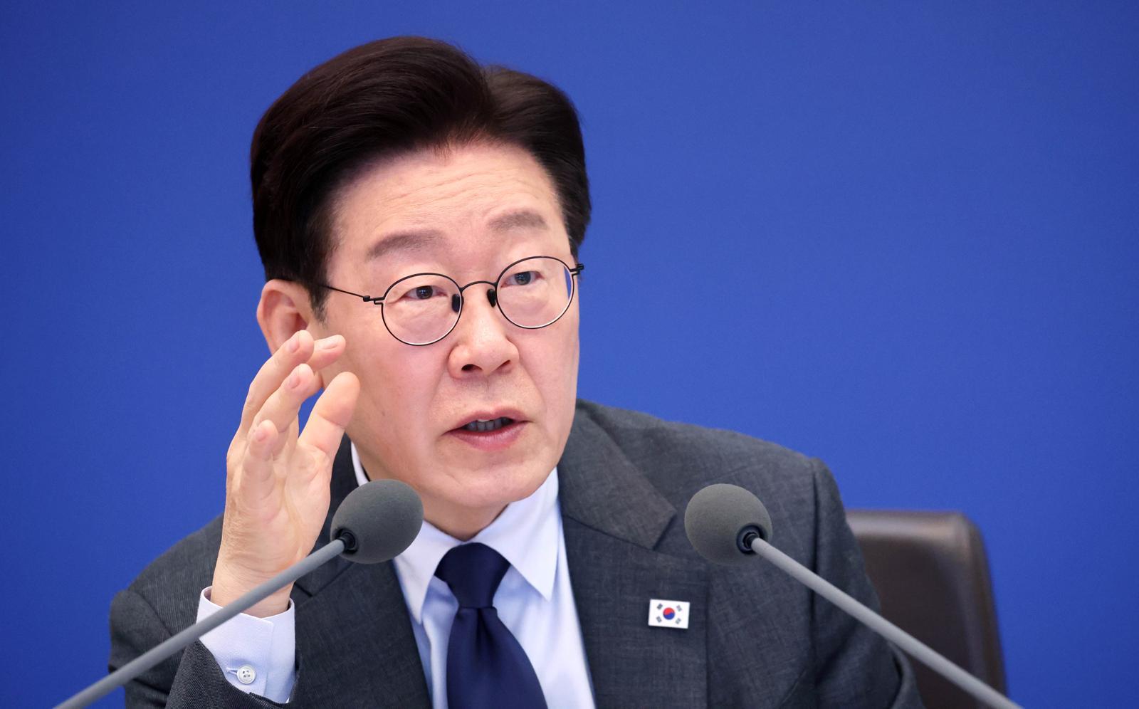 李 “노인 대중교통 무료, 출퇴근 시간엔 제한 연구해보라”