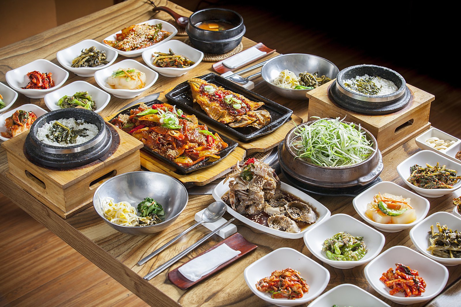 반찬 리필 유료화 ‘반대’ 64.8%…“무료 반찬은 한국의 정체성”