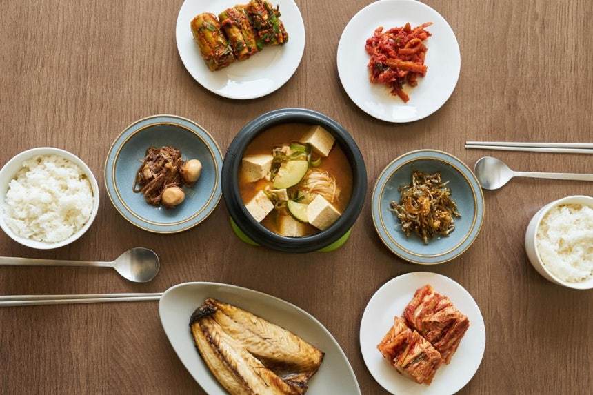 64.8% ‘반찬 리필 유료’ 반대…“무료 반찬은 한국의 정체성”