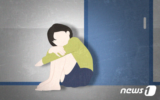 초등학생 볼 꼬집은 야구부 코치 벌금 300만원