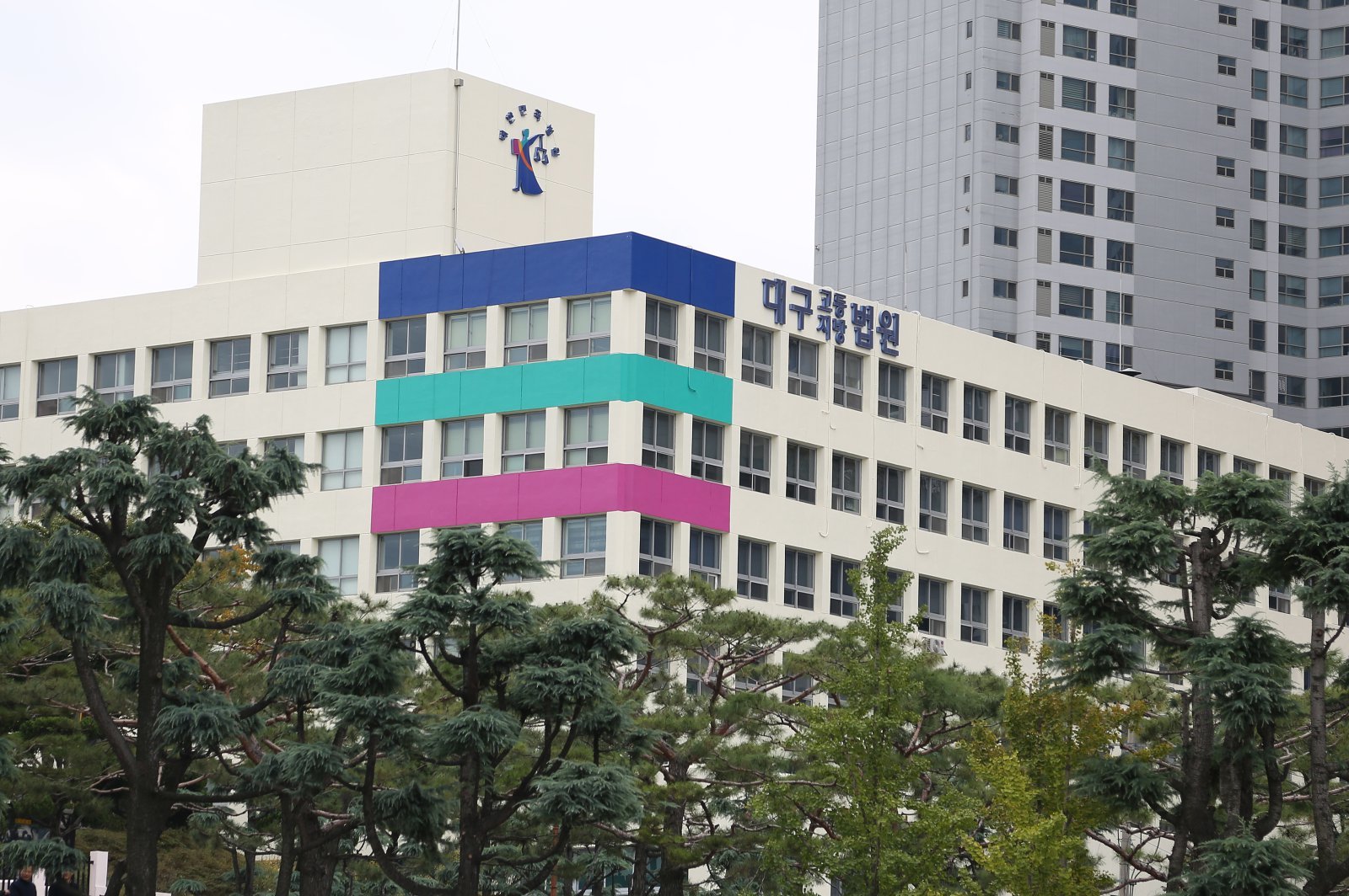 ‘생후 42일 아들 살해’ 30대 친부 징역 13년