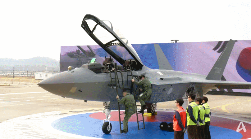 25일 열린 KF-21 양산 1호기 출고식에 참석한 이재명 대통령. 채널A