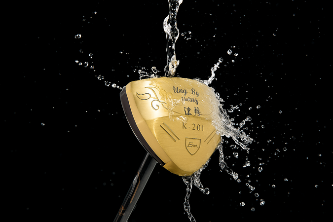 ‘웅비 파크골프채’를 출시했다. 거목인터내셔널 제공