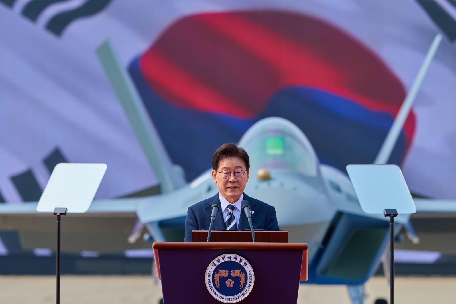 李 “KF-21 1호기 출고, 하늘에서도 자주국방 시대 열려”