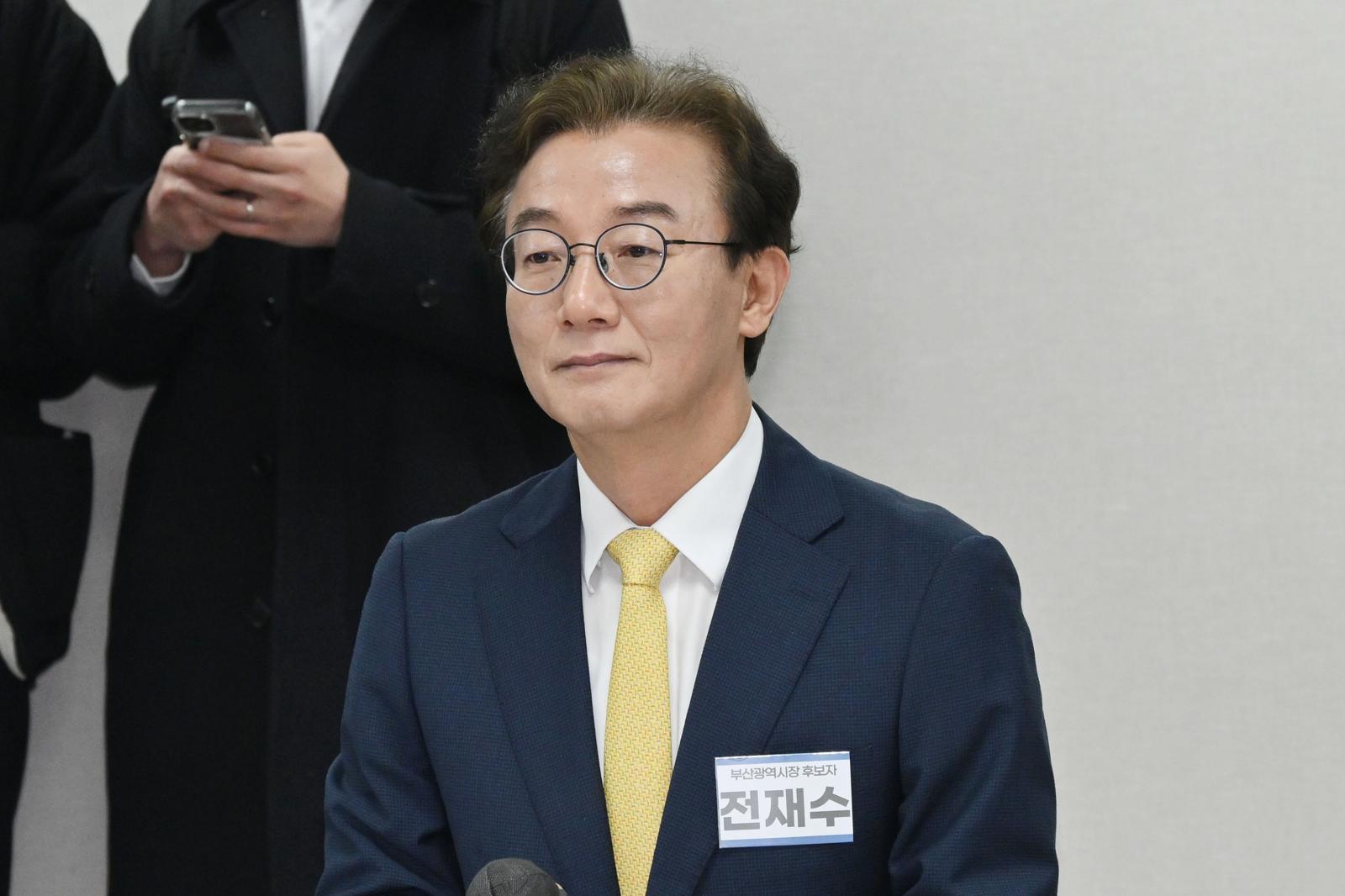 [단독]합수본 “전재수 받은 시계 785만원 까르띠에 발롱블루”