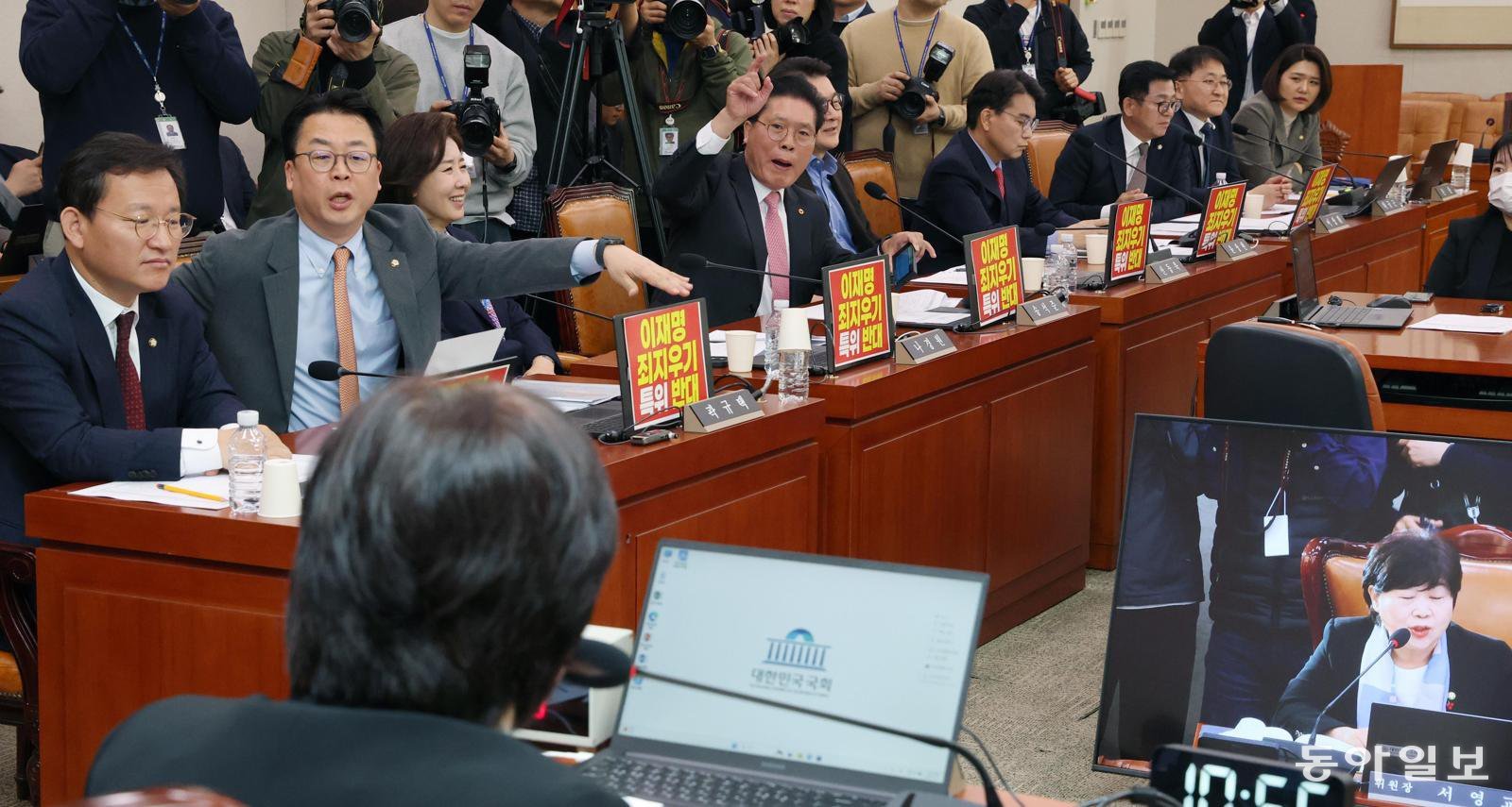 與, 李사건 검사 등 102명 증인 채택… 野 “국조 위헌” 법적 대응