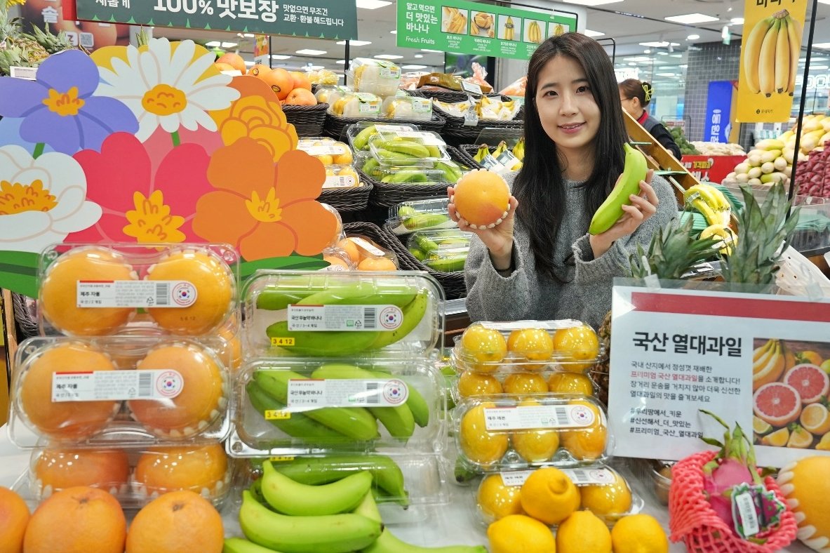 롯데마트가 기후변화에 발맞춰 올봄 열대·아열대 과일 3종을 선보인다. 롯데마트 제공