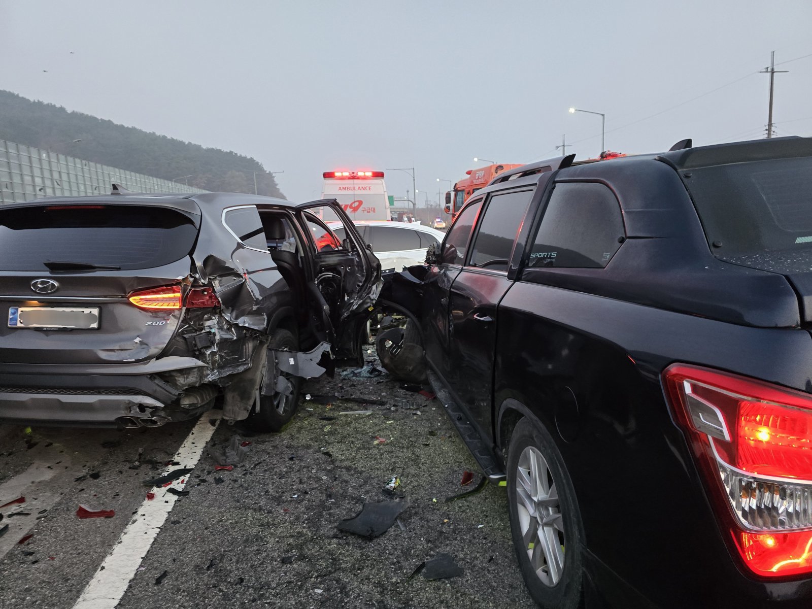 부산 강서구 서부산TG 인근서 5중 추돌…1명 중상, 4명 경상