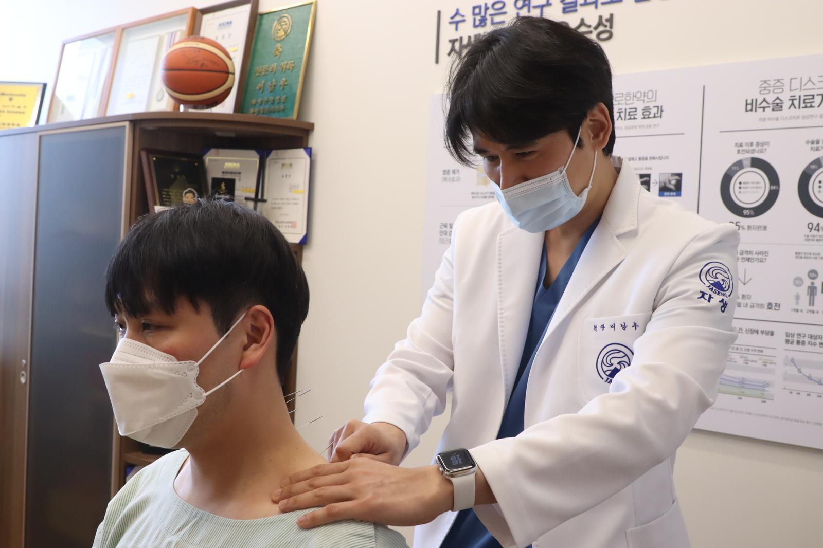 침 치료에 ‘움직임’ 더했더니…목 통증 회복 더 빨랐다